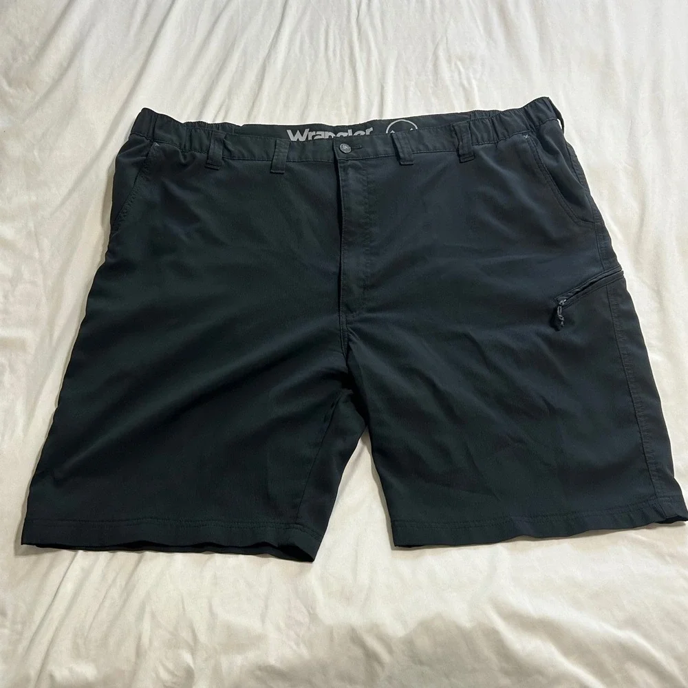 Wrangler ATG All Terrain Gear Mens Black Shorts Size 48 Outdoor Hiking 112353372